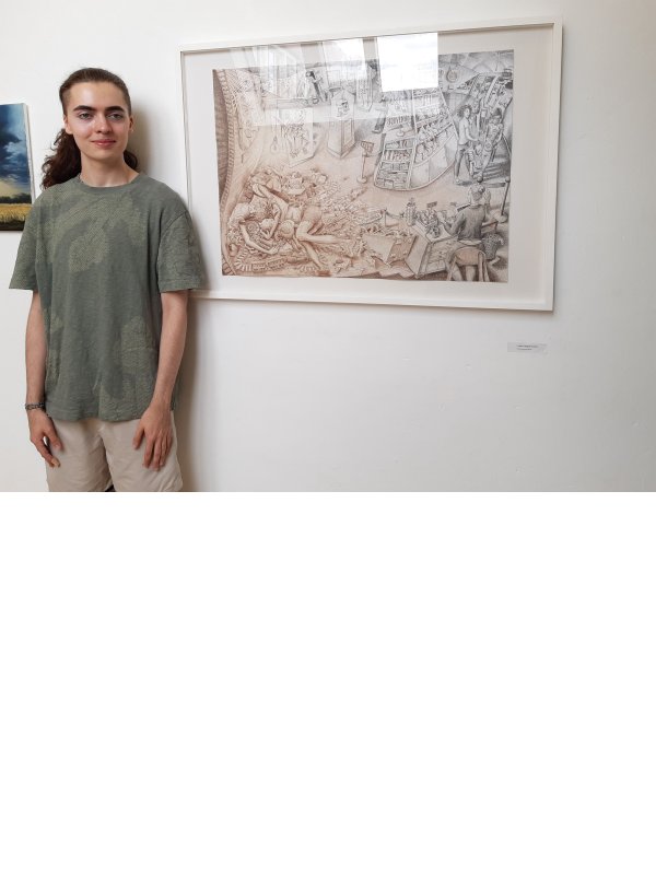 Lukas Klegraf-Gracia vor einem Bild „Urzeitmuseum…“